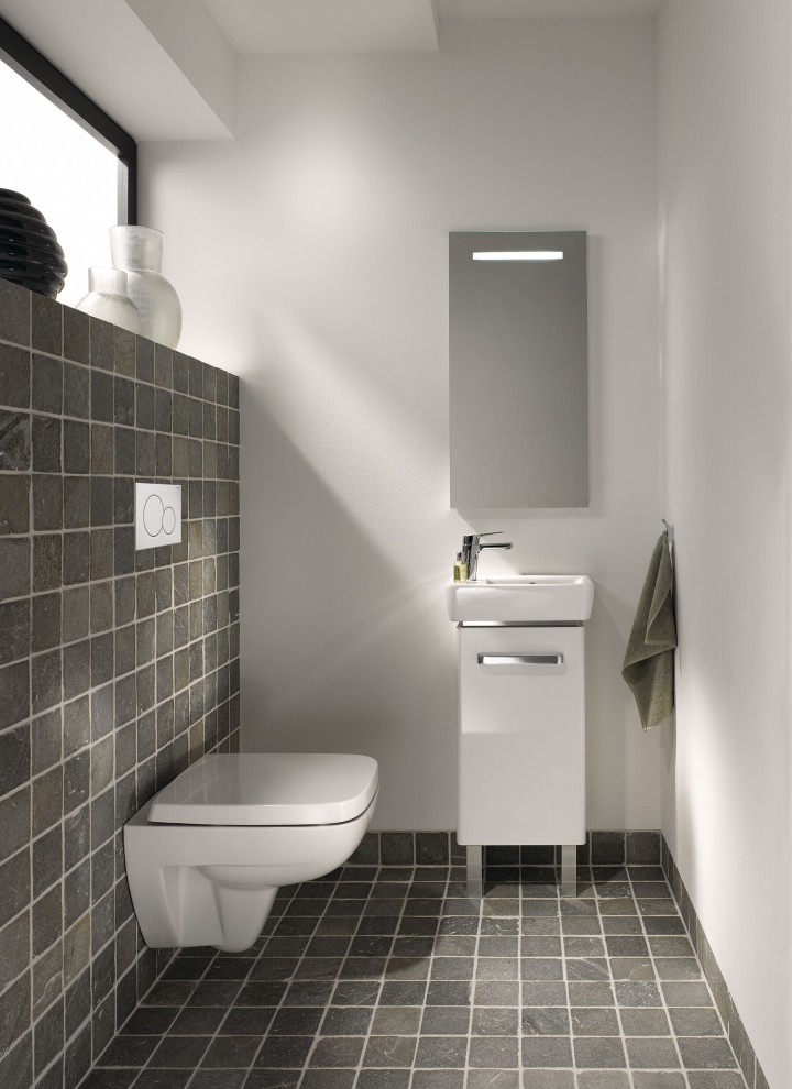 Toilettes d’invités avec lavabo, meuble bas et WC Geberit Renova Compact