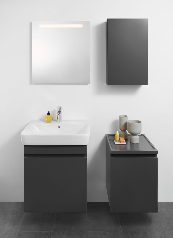 Miroir Option Basic 60 cm combiné avec la série de salles de bains Renova (© Geberit)