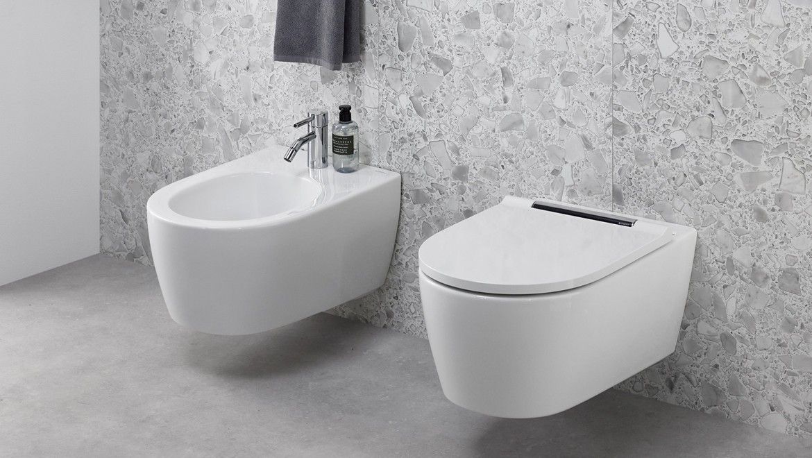 Vue d’une salle de bains avec WC et bidet Geberit ONE Vue d’une salle de bains avec WC et bidet Geberit ONE
