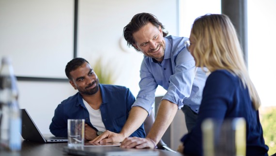 Personen in einem Meeting