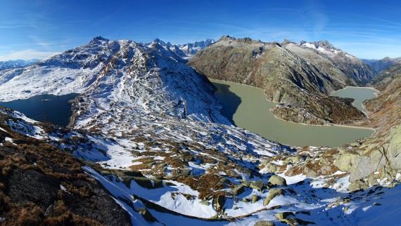 Vue dʼun paysage hivernal de la région du Grimsel depuis le sommet (© Kraftwerke Oberhasli AG) Vue dʼun paysage hivernal de la région du Grimsel depuis le sommet (© Kraftwerke Oberhasli AG)