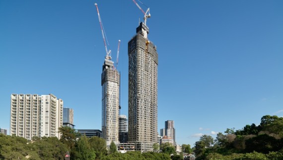 Die beiden 180 George Towers läuten die Verdichtung der Agglomeration von Sydney ein (© Michael Curwood & Adam Powell) Die beiden 180 George Towers läuten die Verdichtung der Agglomeration von Sydney ein (© Michael Curwood & Adam Powell)