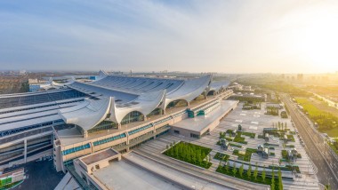 Zwei grosse und acht kleine Wellen: der wogende Bahnhof Hongdao (© ingDESIGN Co., Ltd.)