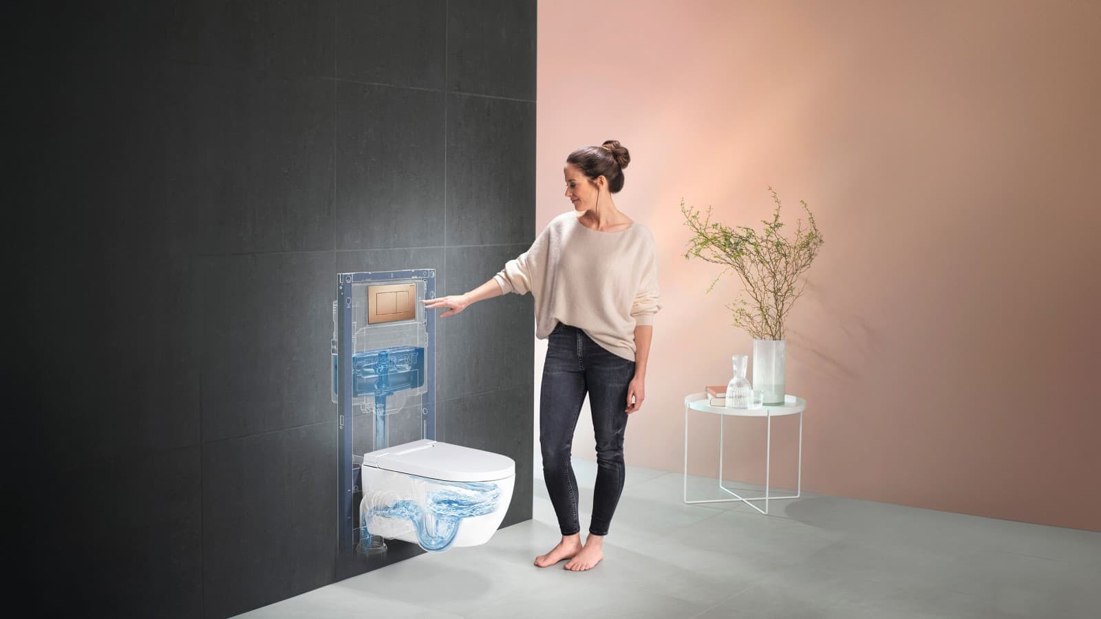 Frau neben Geberit AquaClean Alba Frau neben Geberit AquaClean Alba
