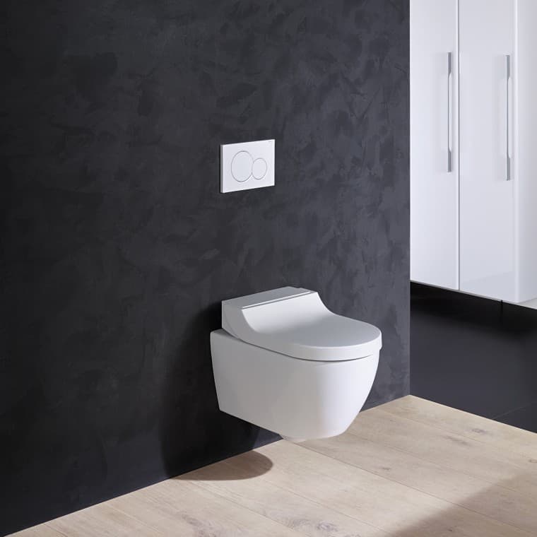 Dusch-WC Geberit AquaClean Tuma mit weisser Abdeckung Dusch-WC Geberit AquaClean Tuma mit weisser Abdeckung