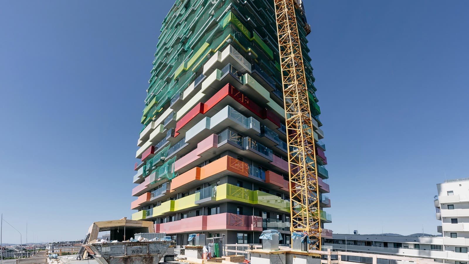 Das bunte Wohnhaus DS 90 mitten in Wien mit 382 Wohneinheiten Das bunte Wohnhaus DS 90 mitten in Wien mit 382 Wohneinheiten