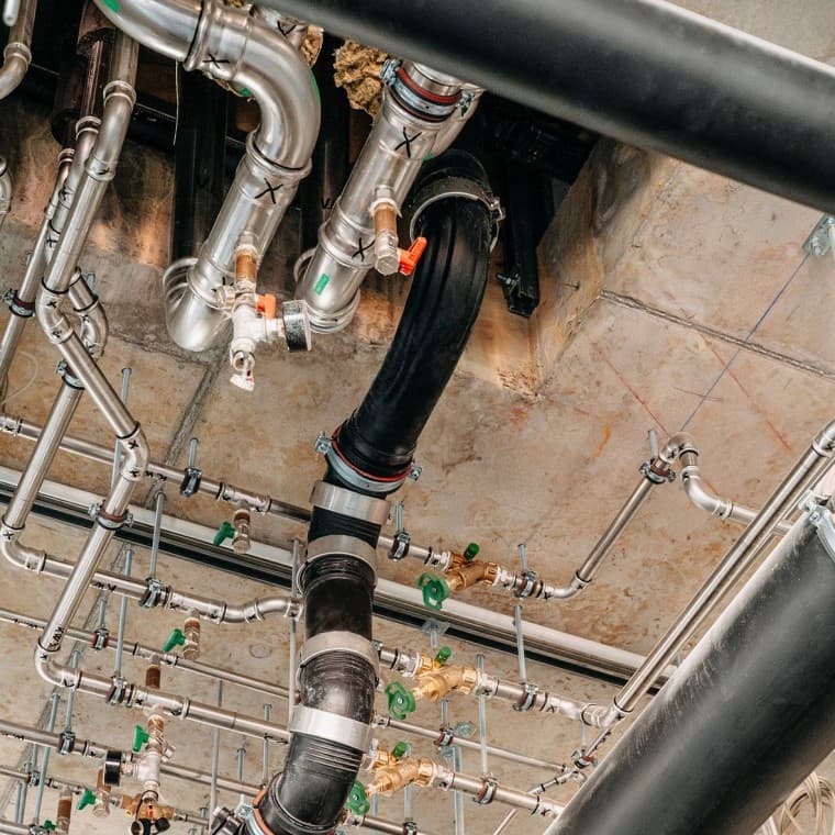 Wohnhochhaus DS 90: Geberit Silent-Pro BottomTurn im Bereich der Umlenkung Wohnhochhaus DS 90: Geberit Silent-Pro BottomTurn im Bereich der Umlenkung