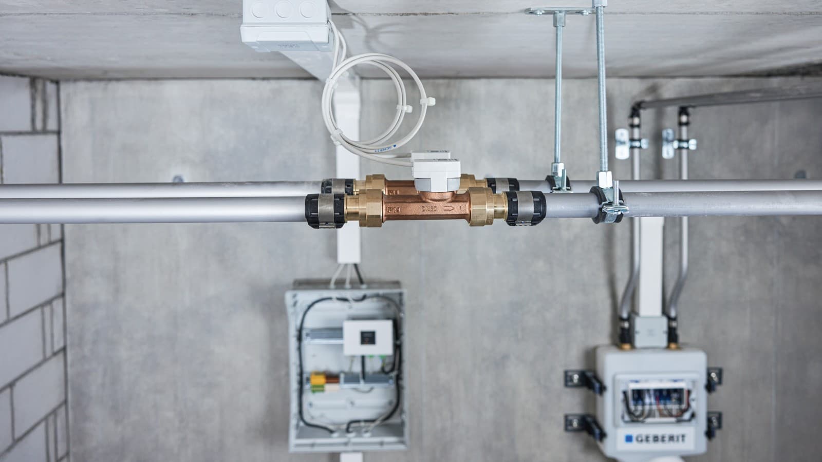 Die Geberit Sensoren für GEBUS werden direkt an das Gateway angeschlossen Die Geberit Sensoren für GEBUS werden direkt an das Gateway angeschlossen