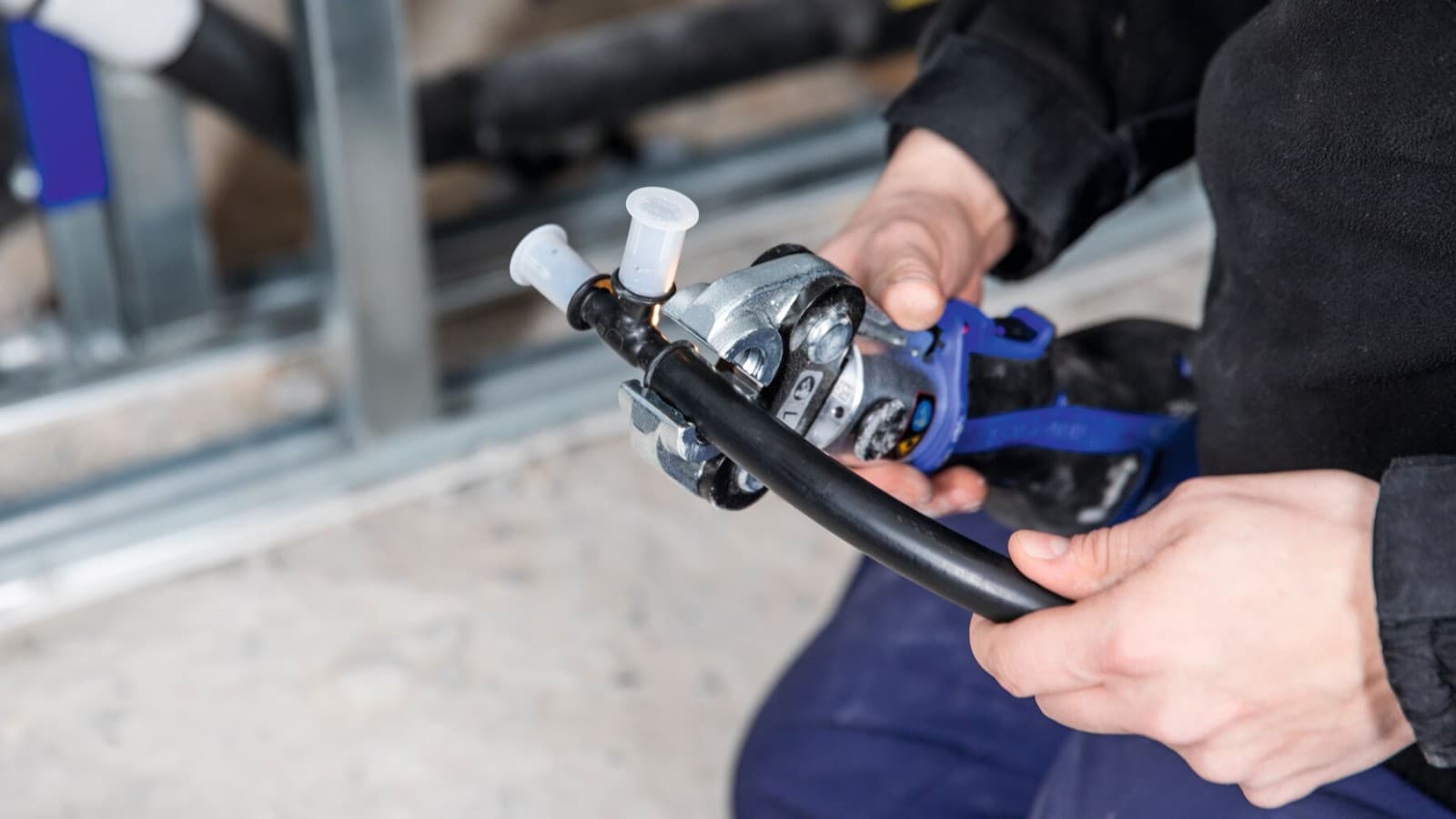 Einfaches Verpressen mit Geberit Mepla Einfaches Verpressen mit Geberit Mepla